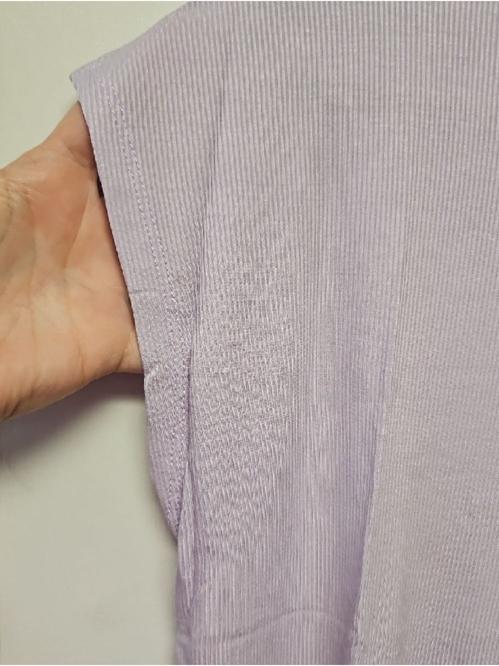 Women's Lilac Ribbed Mock-Neck Sleeveless Top - Picture 4 of 10